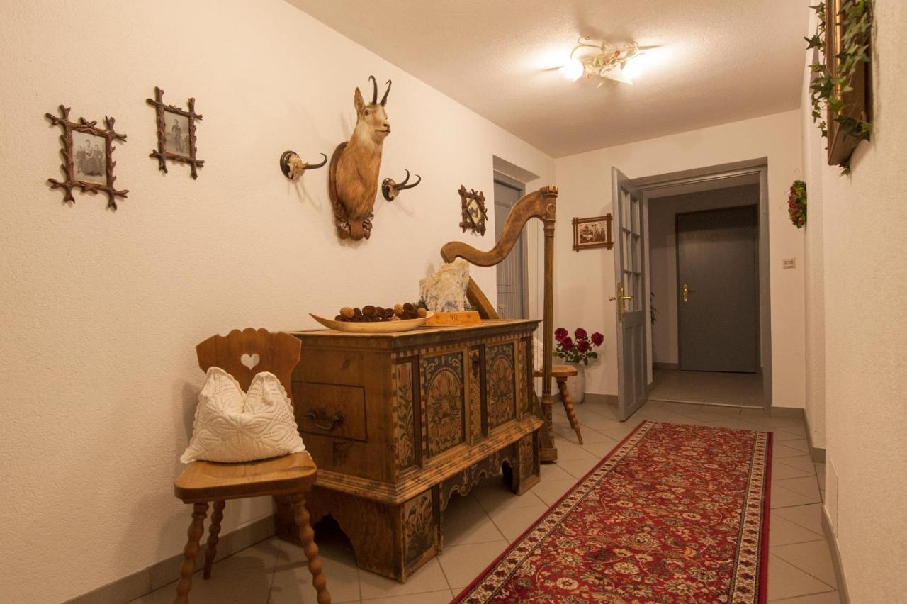 Ferienwohnungen Kröll - Appartements Viktoria und Landhaus Maria Mayrhofen Exterior foto