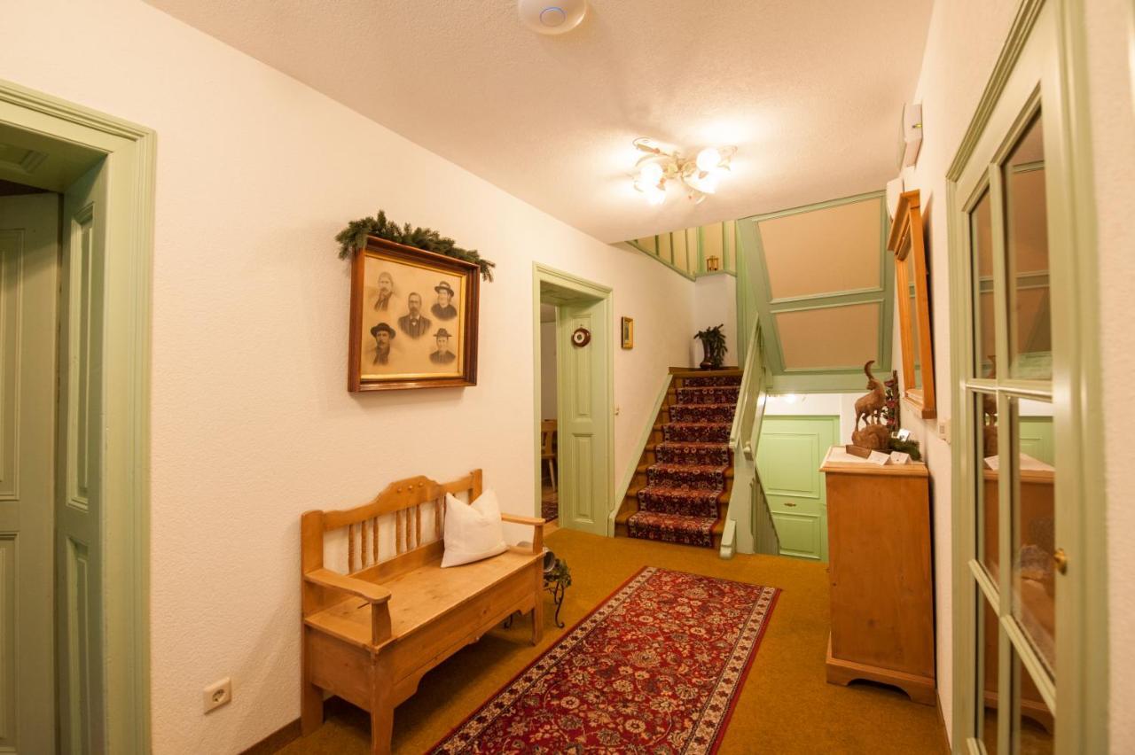 Ferienwohnungen Kröll - Appartements Viktoria und Landhaus Maria Mayrhofen Exterior foto